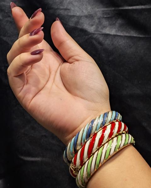 Lehariya Enamel Twist Bangle