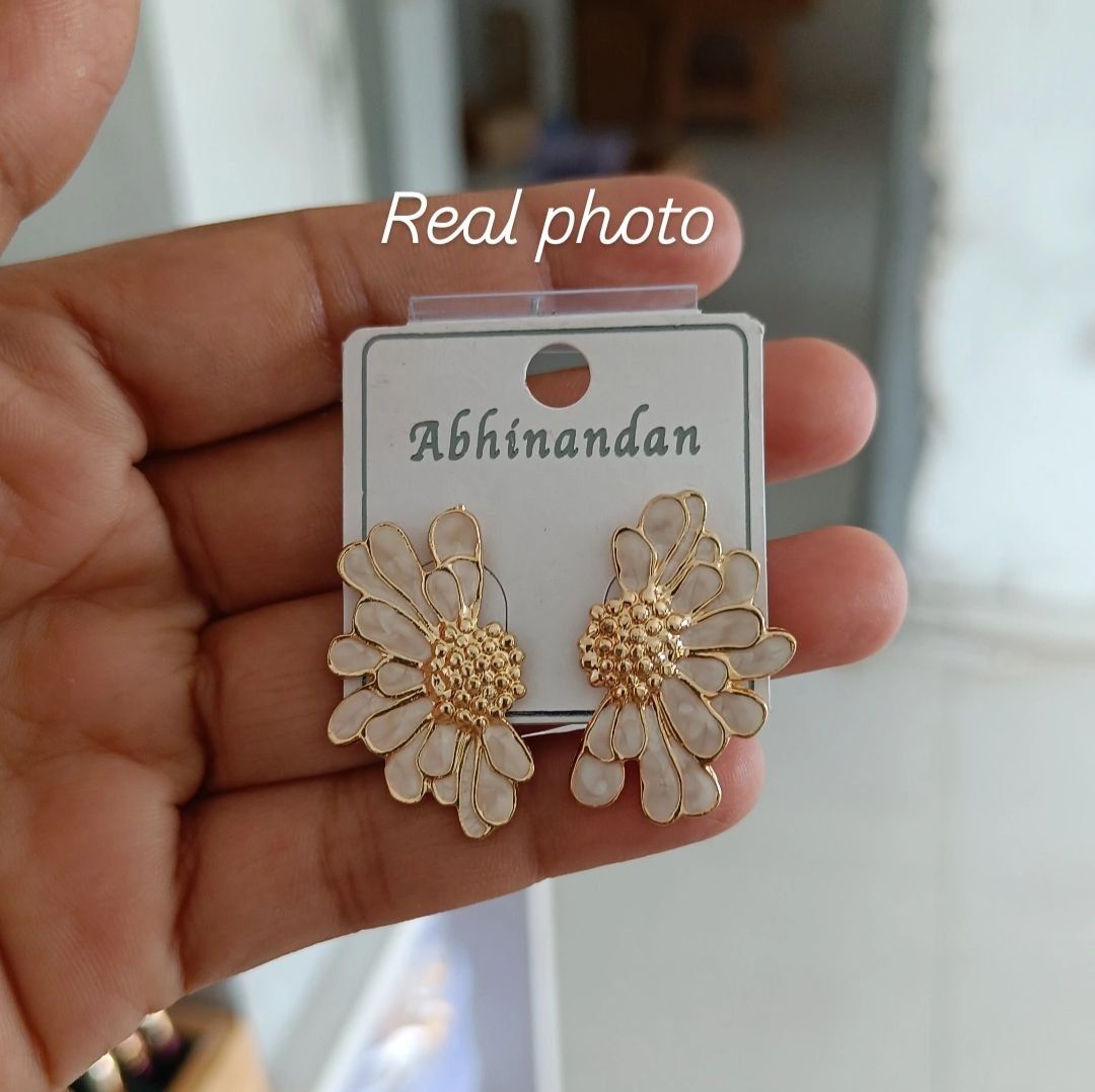 Korean Half Daisy Flower Small Earring — photo_2026-06-04_16-10-13