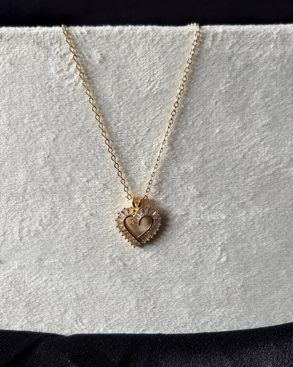 Elegant Gold Pendant Necklace