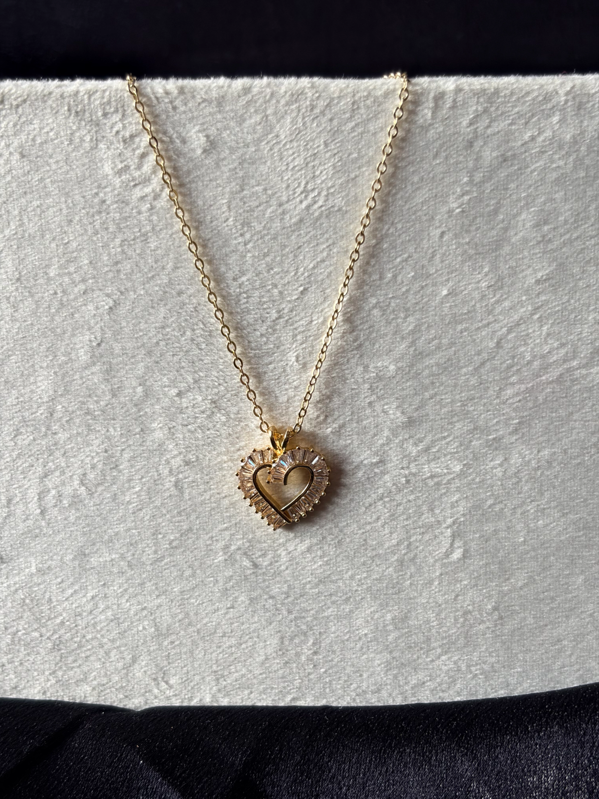 Elegant Gold Pendant Necklace