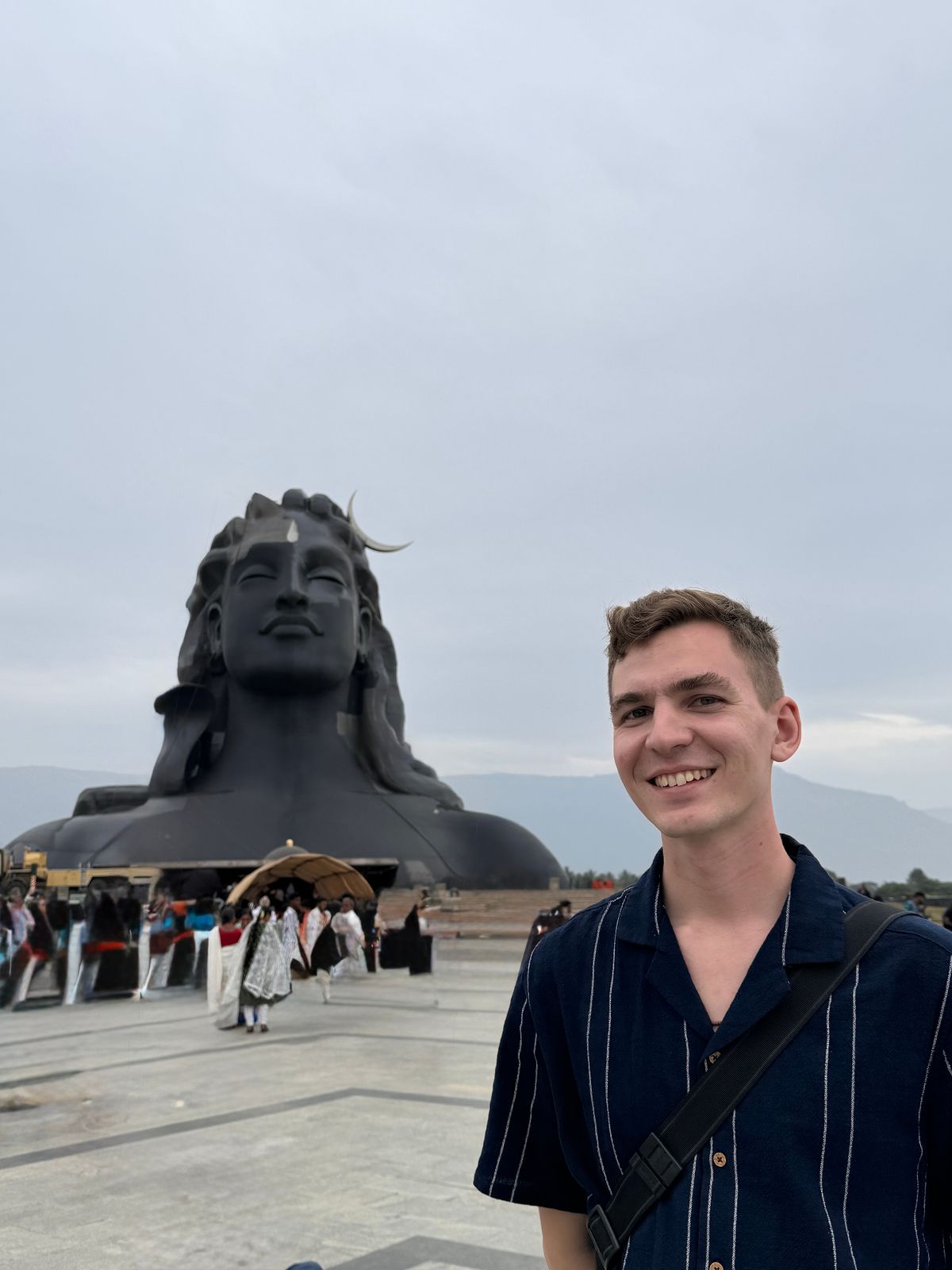 Alex selfie with the Adiyogi statue at Isha Yoga Center