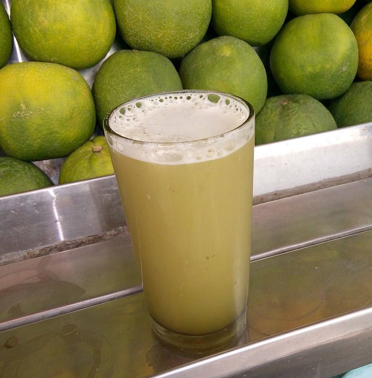Fresh sugarcane juice with lime