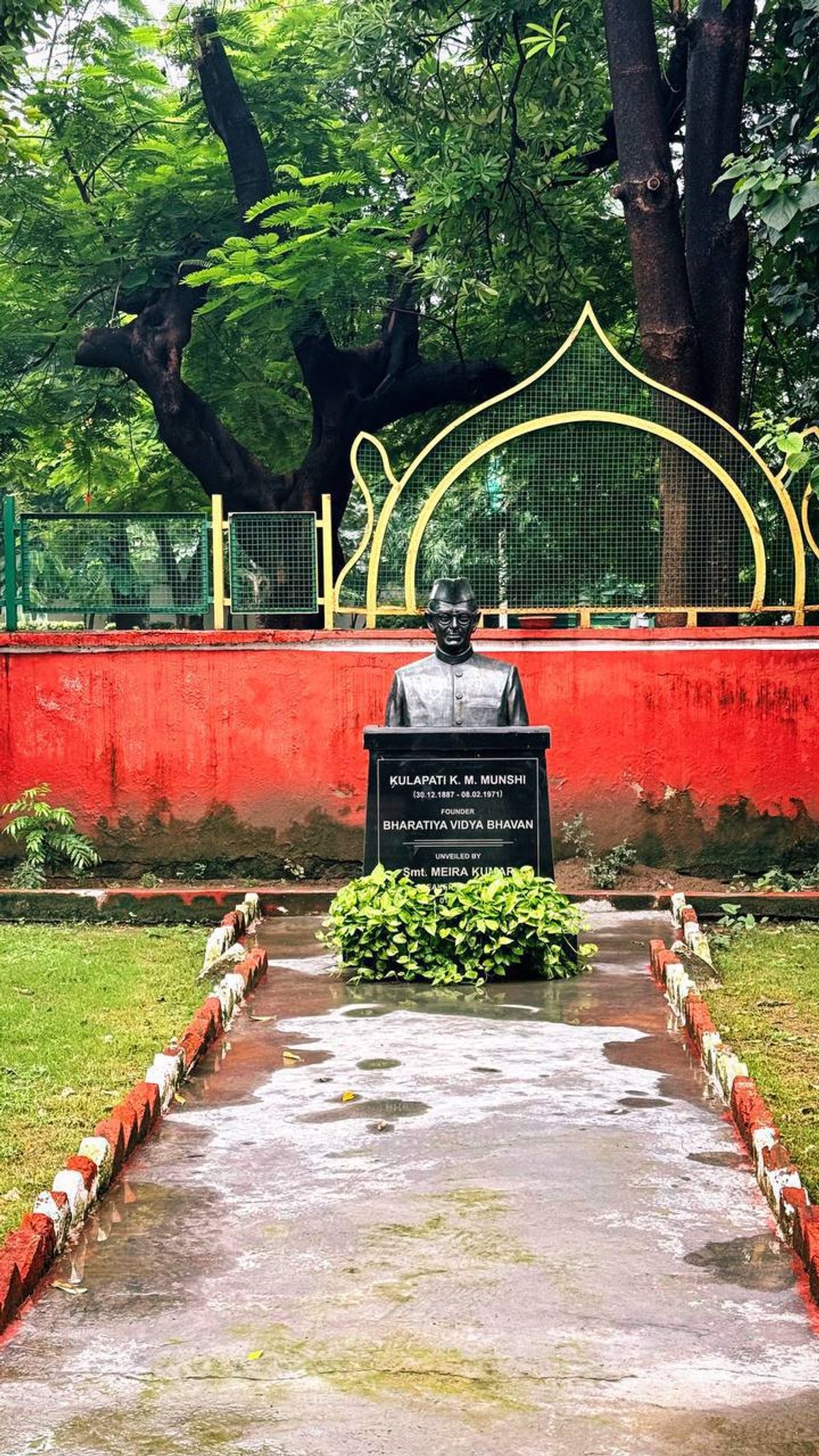 Statue of K.M. Munshi, founder of Bharatiya Vidya Bhavan