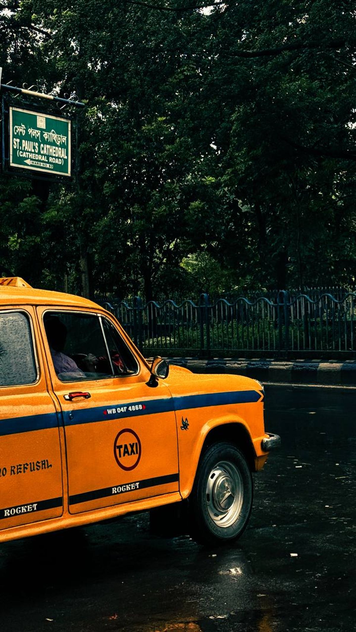 Yellow Ambassador taxi in the rain near St. Paul's Cathedral