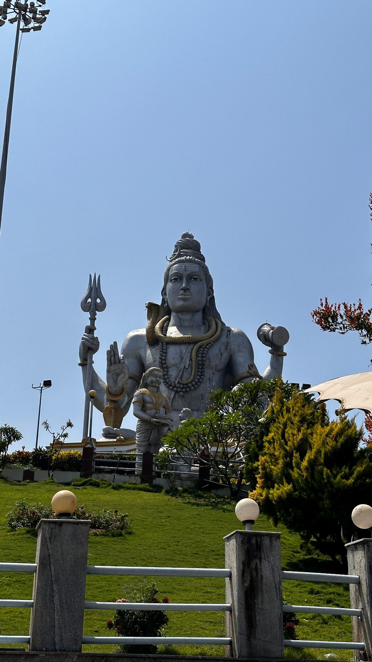 Murudeshwara Shiva statue with trident against the sky