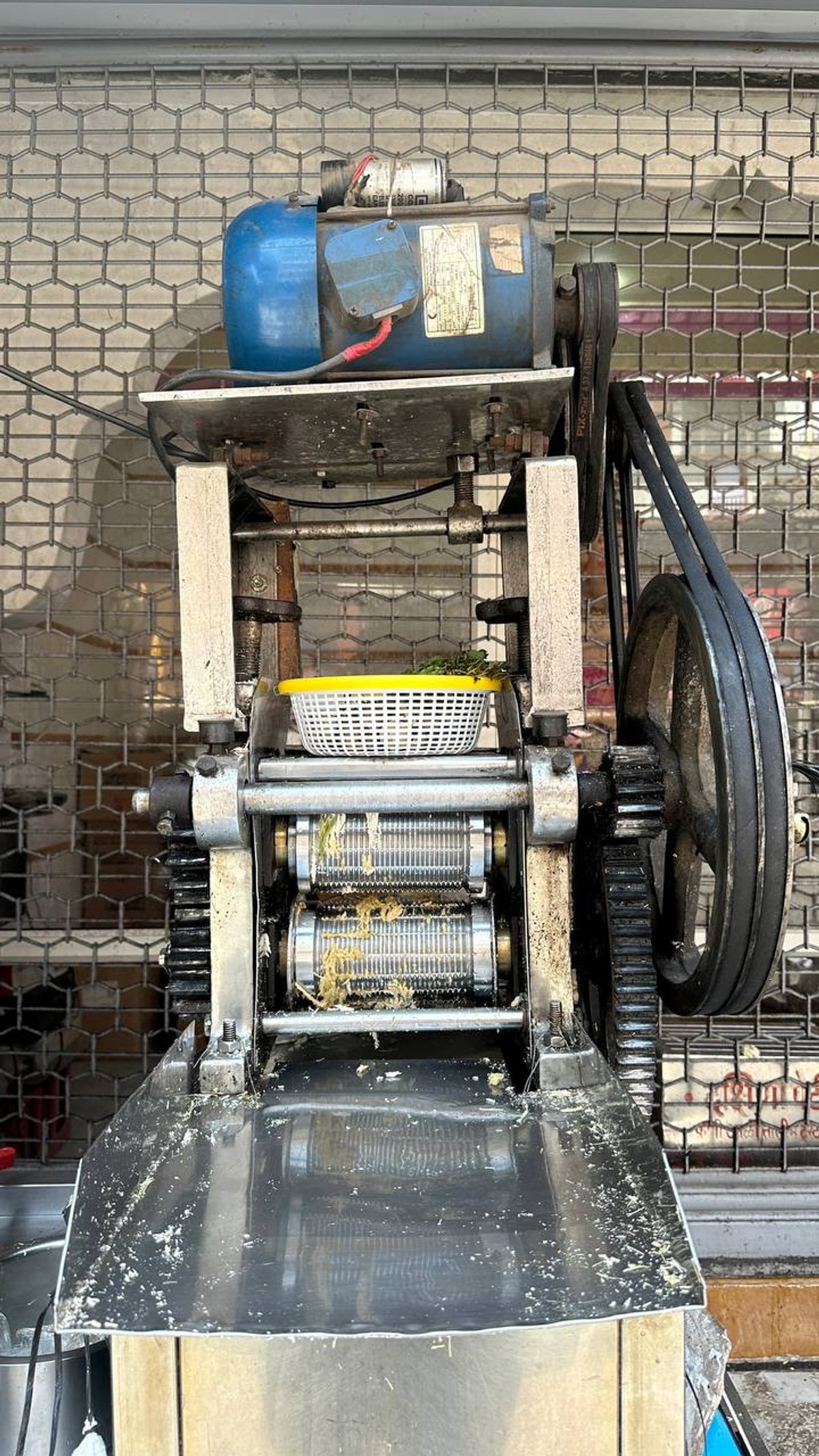 Electric sugarcane press machine