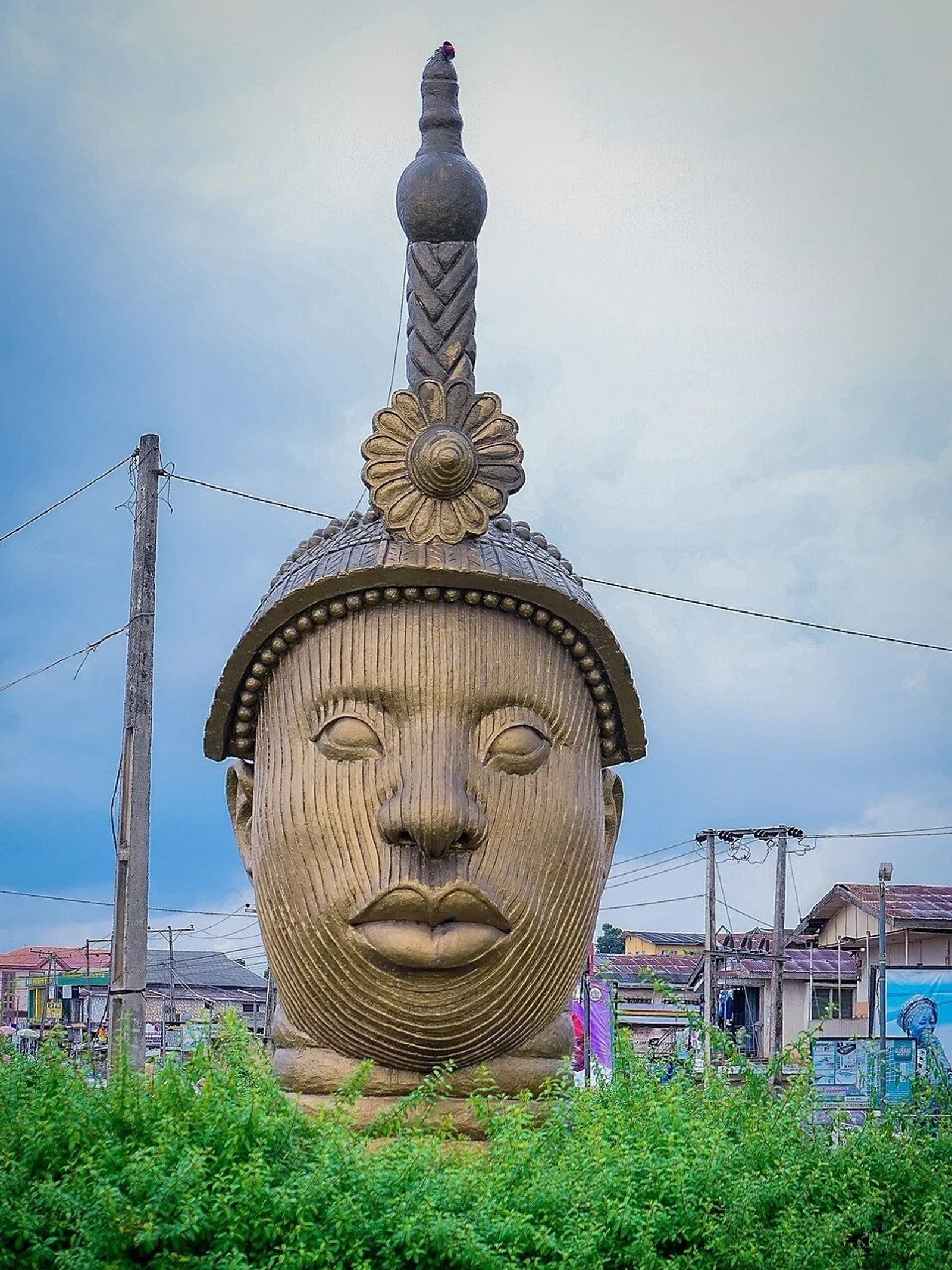 Abby’s Lens, Ori Olokun at Ile-Ife in Osun State 02, Wikimedia Commons, CC BY-SA 4.0. Olokun - Yoruba god of the ocean, prosperity and fertility. Represents the unity of the Yoruba kingdom.