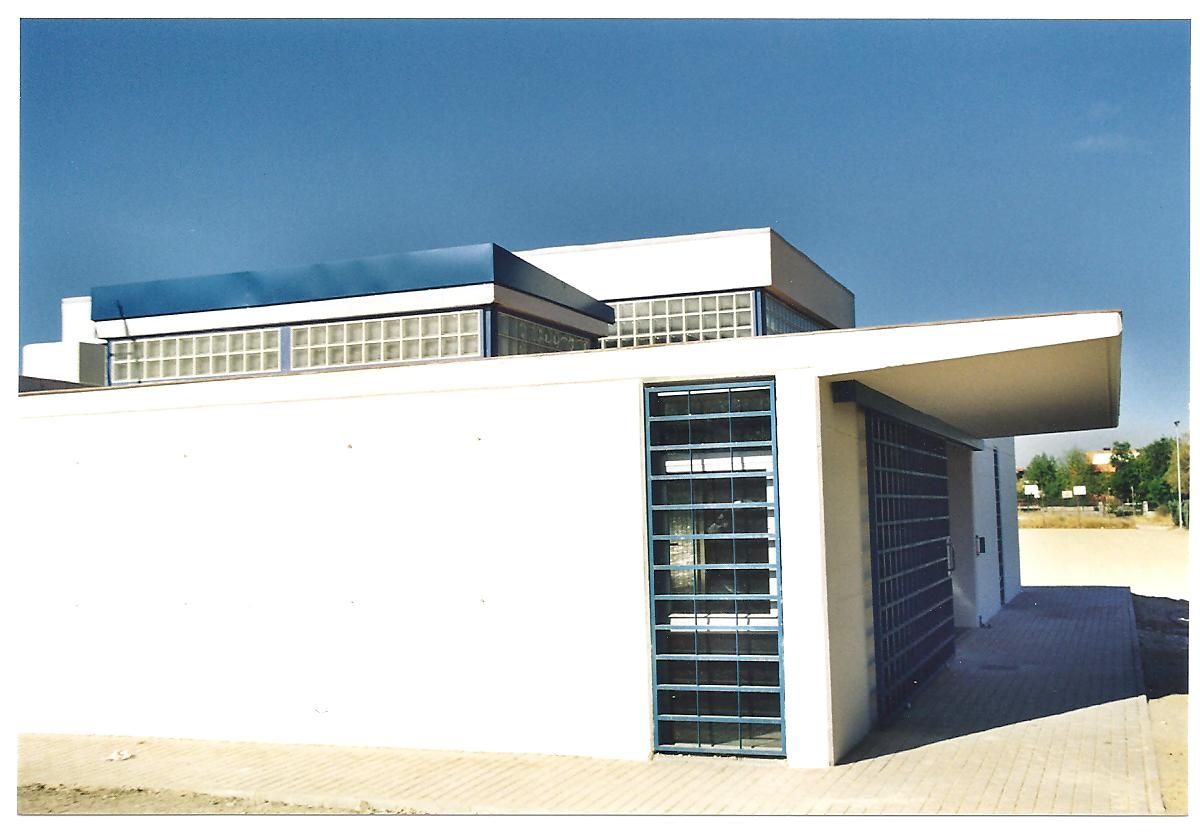 Edificio de vestuarios - Imagen 2