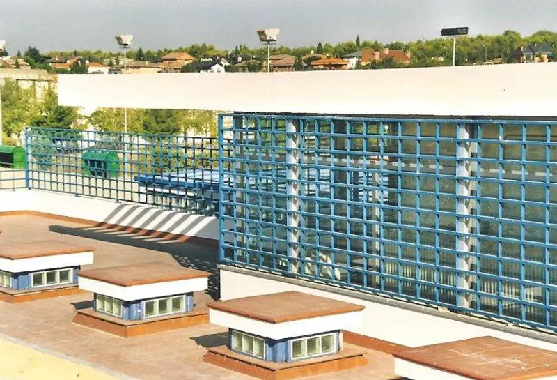 Edificio de vestuarios - Imagen 3