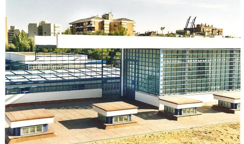 Edificio de vestuarios - Imagen 2