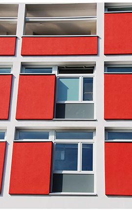 Montage der neuen Fenster an der Feuerwache Berlin-Buckow