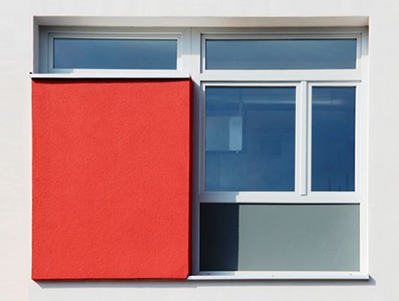 Fassadenansicht der Feuerwache Berlin-Buckow nach Fenstertausch