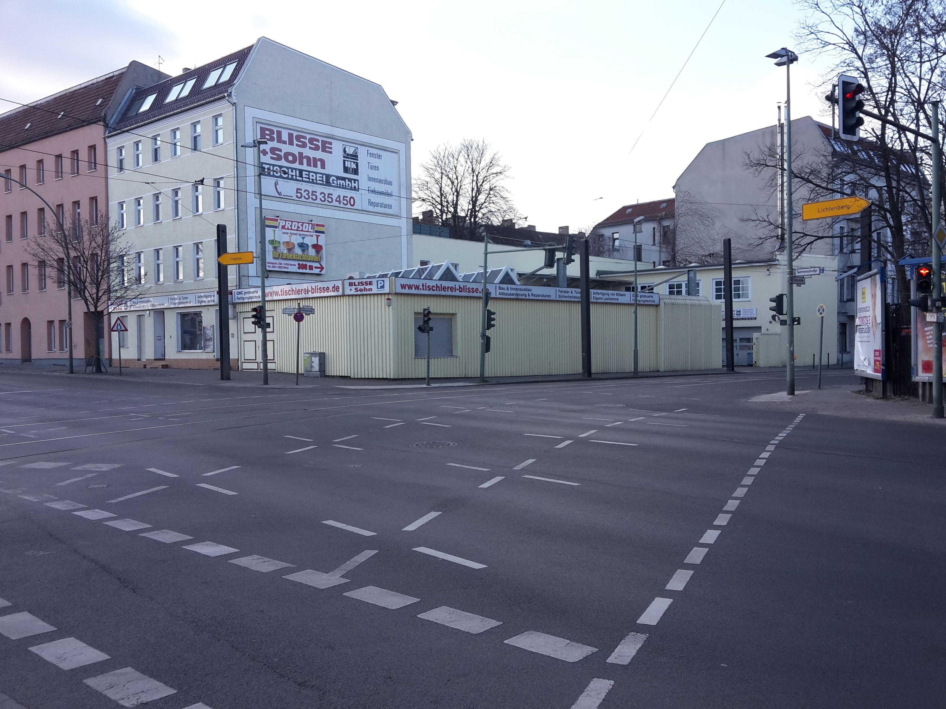 Werkstatt und Produktionshalle der Tischlerei Blisse