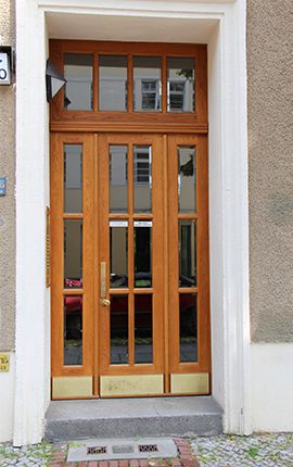 Hauseingangstür mit Glaselementen