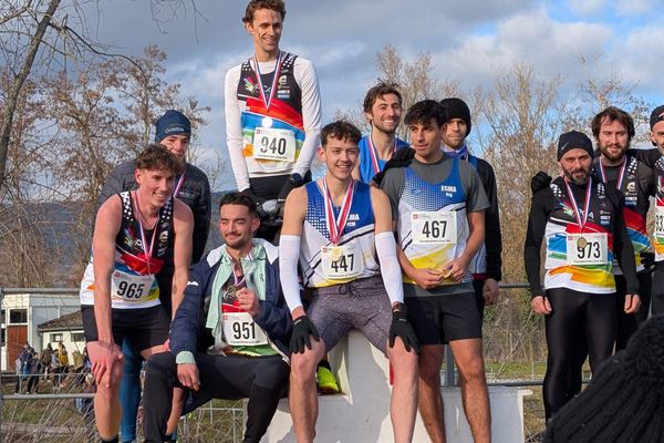 Podium du cross court