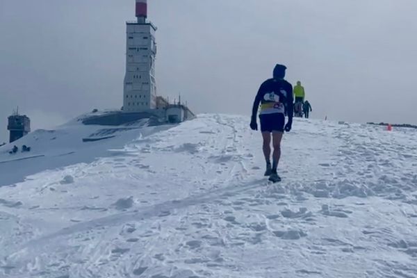 Passage au sommet du Mont Ventoux