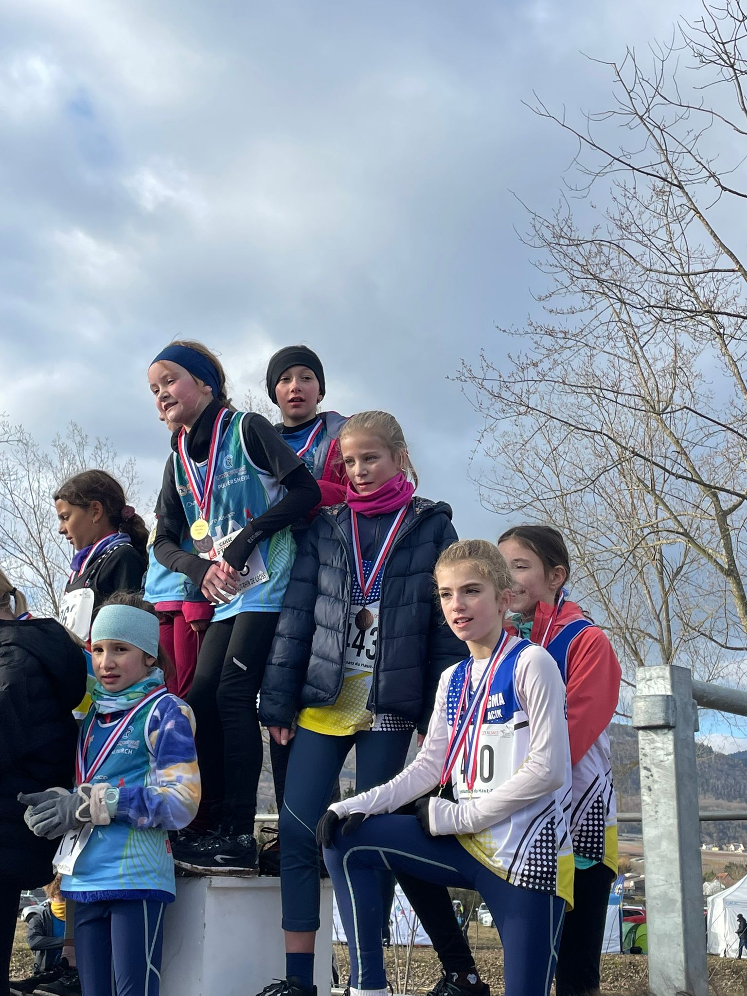 Le podium par équipe des poussines 