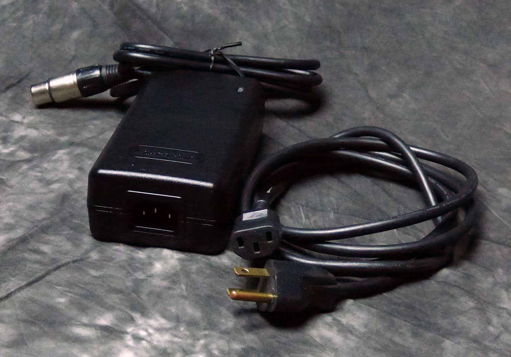 8 Slot High Current lunchbox® alternate image