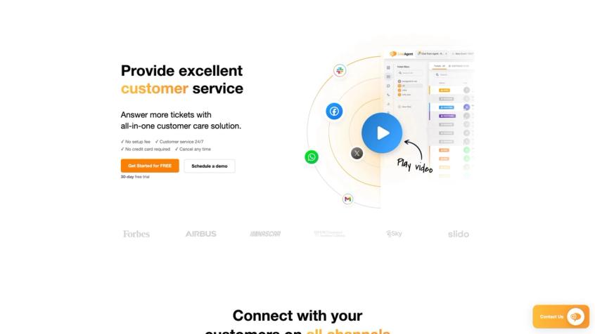 LiveAgent homepage displaying comprehensive multi-channel help desk solution with ticketing, live chat, call center, and social support