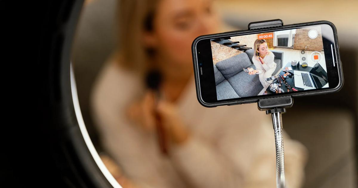 One of Gen Zs favorite KOLs recording a makeup content video using a smartphone and ring light setup.
