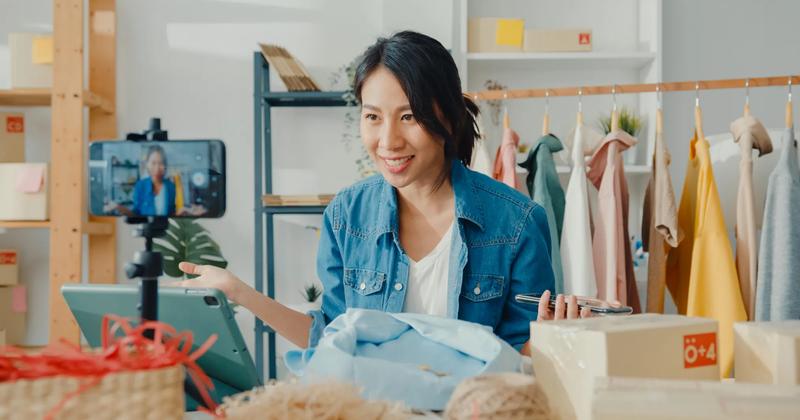 Influencer marketing is essential for MSMEs as a small business owner promotes clothing through live streaming.