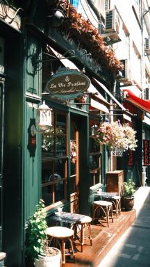A boutique café storefront in Nişantaşı, Istanbul