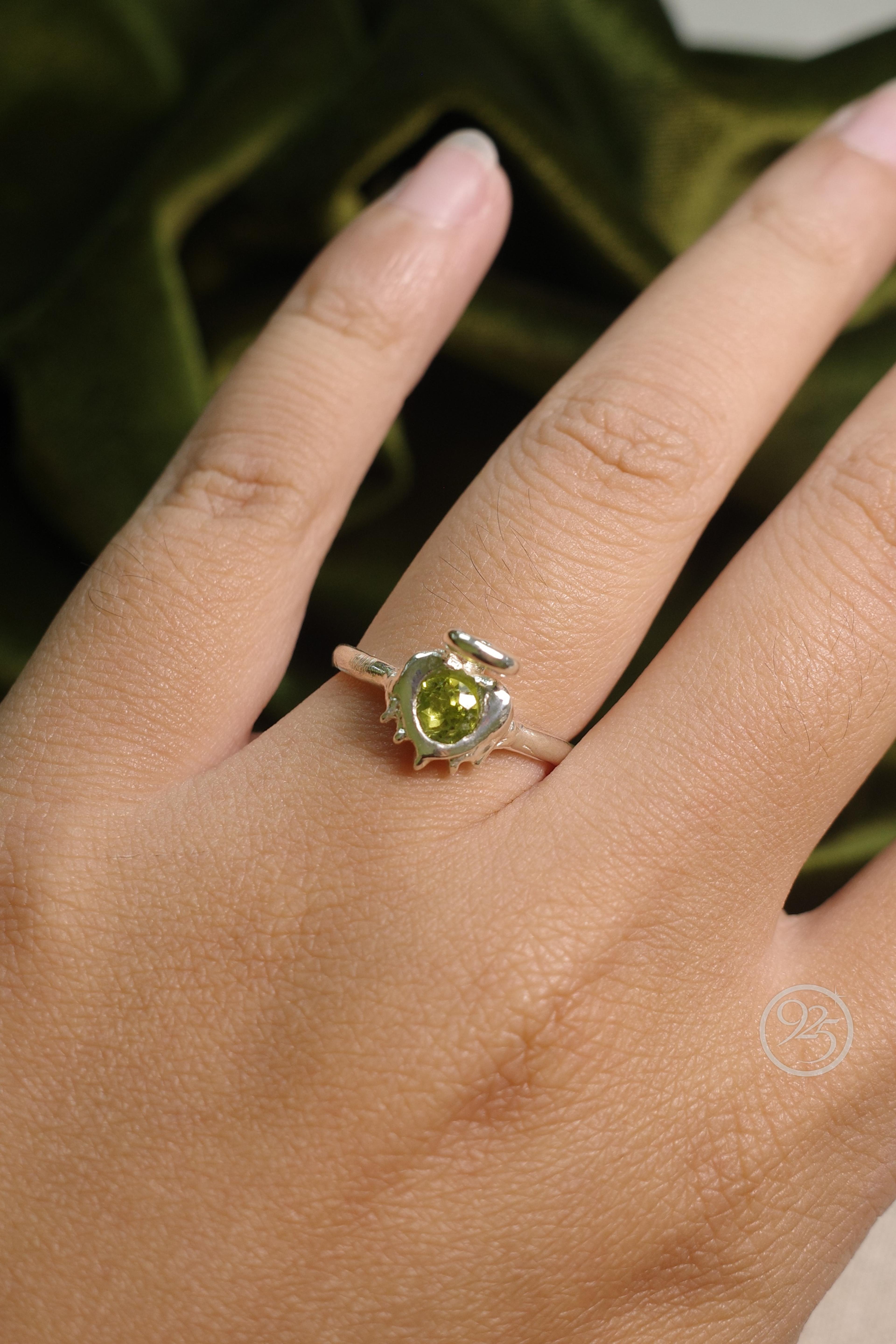 Fallen Angel - Peridot Silver Ring thumbnail 4