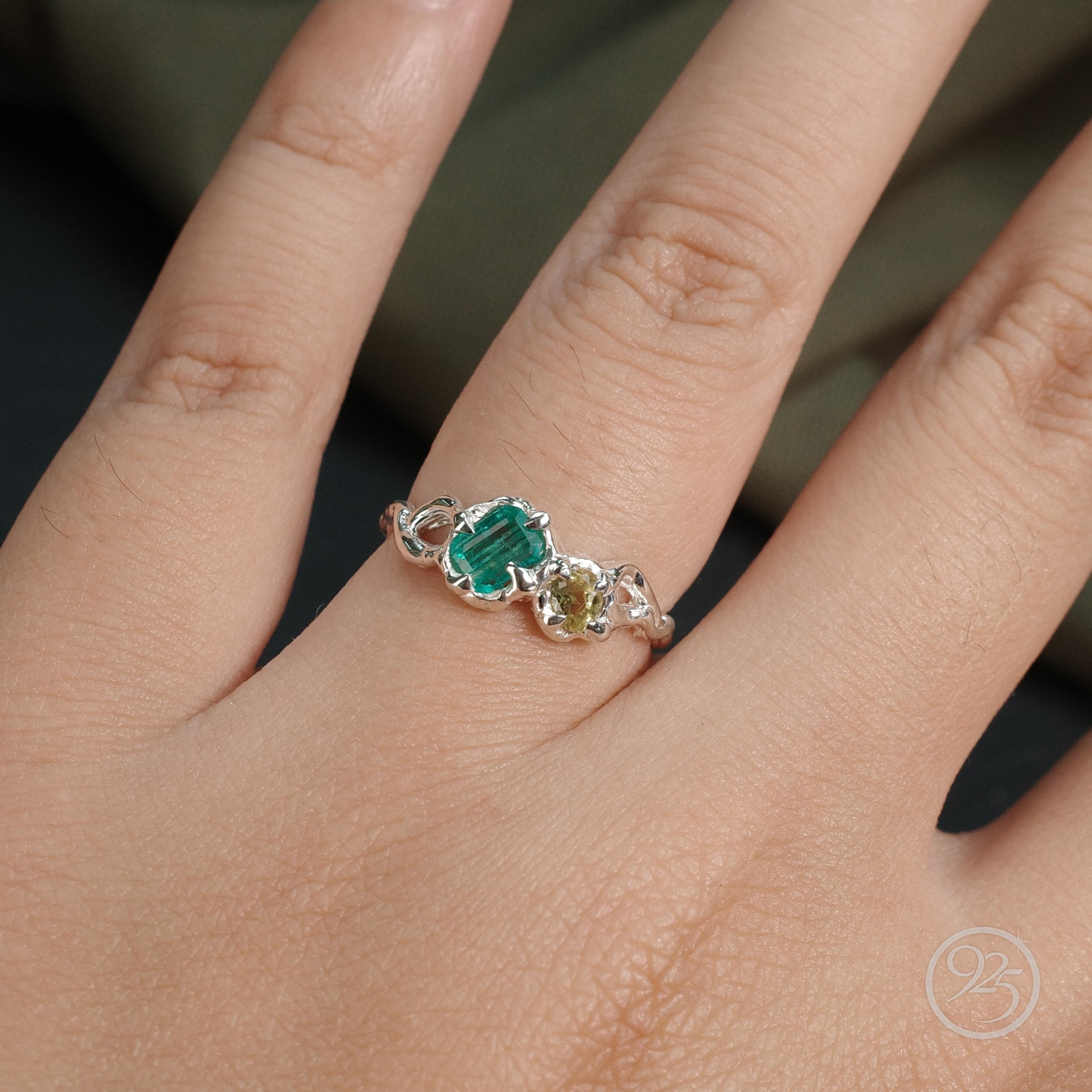 Nhẫn dây leo Emerald & Sapphire thumbnail 2