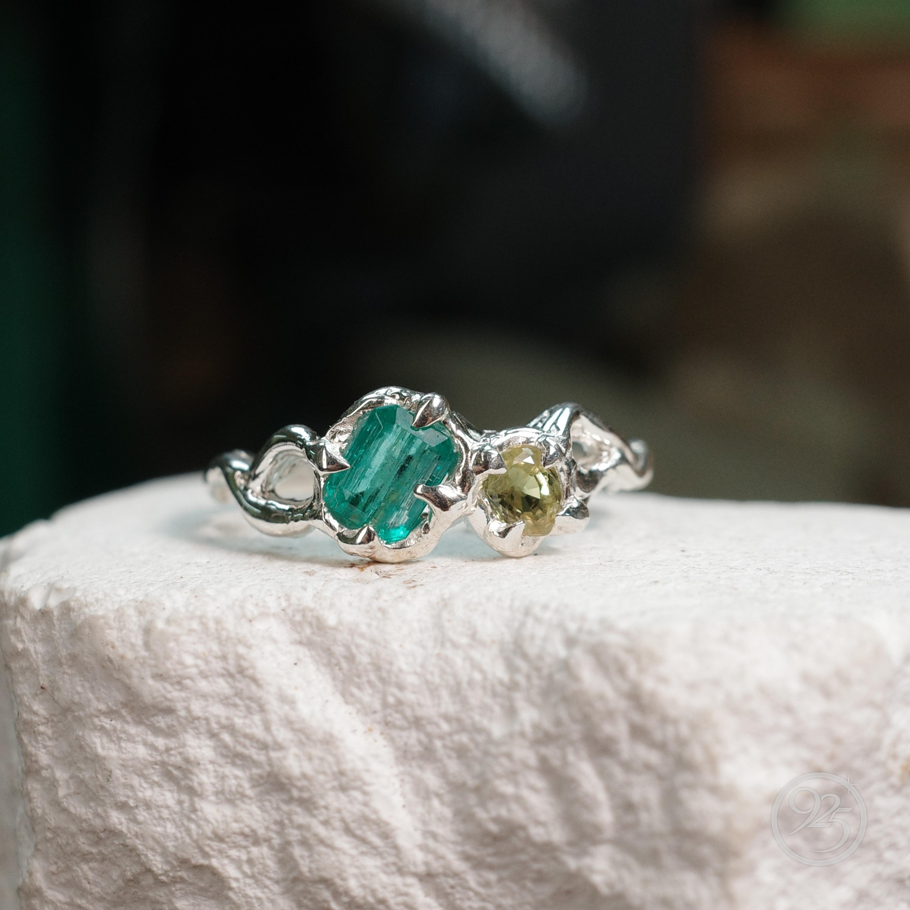 Nhẫn dây leo Emerald & Sapphire