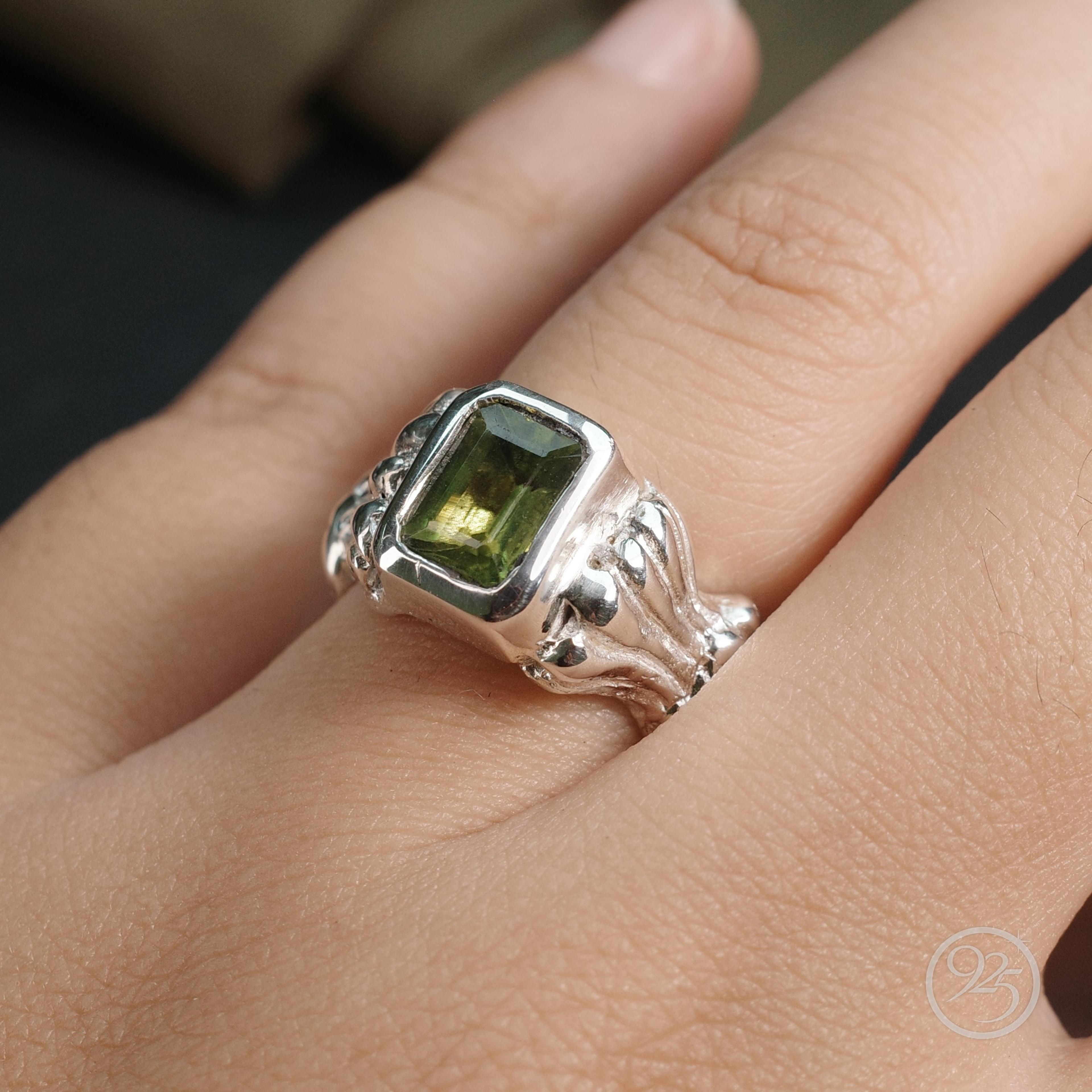 The Ancient Peridot Ring thumbnail 2