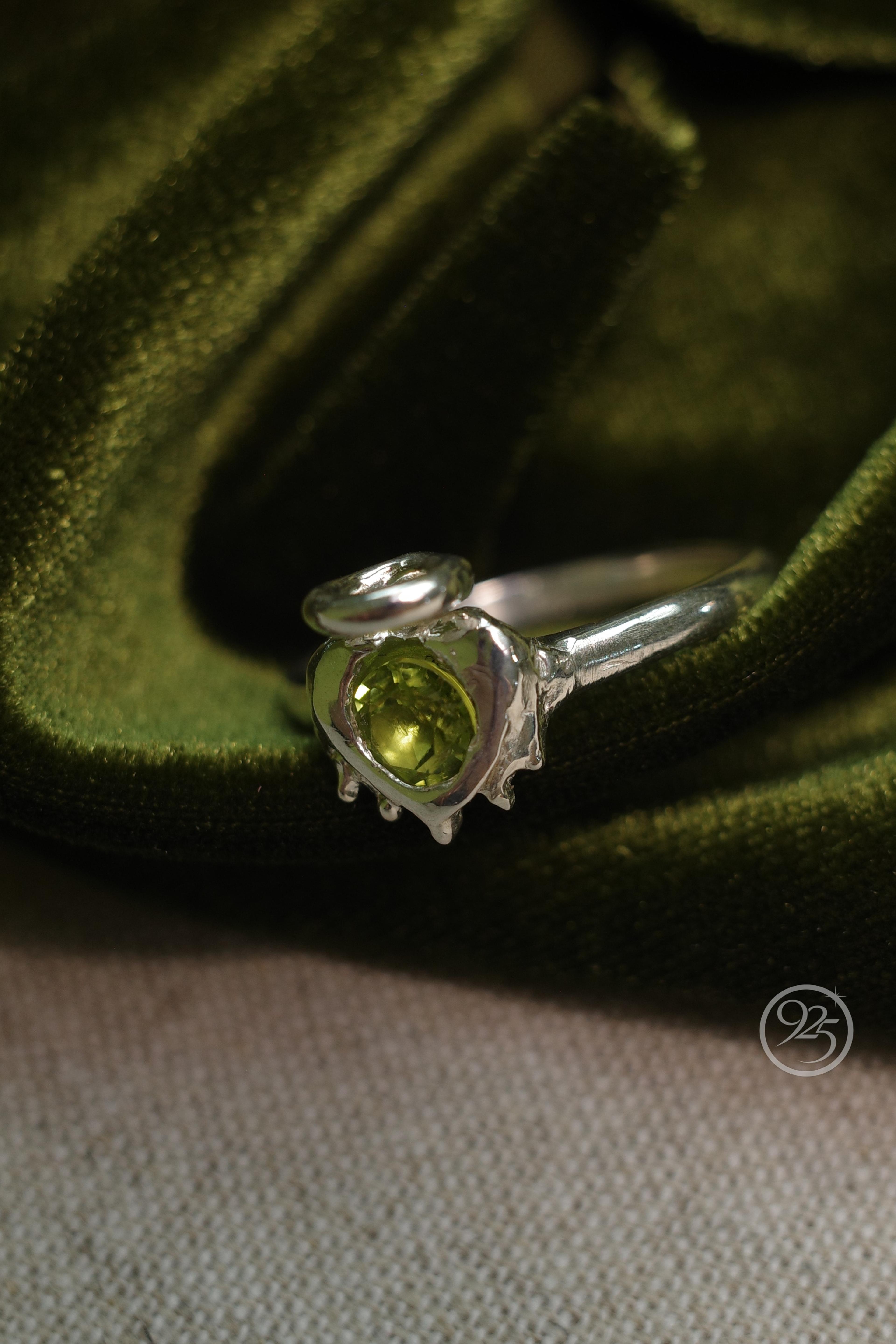 Fallen Angel - Peridot Silver Ring thumbnail 2
