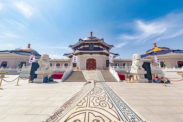 Grasslands & the Great Wall: Inner Mongolia & Beijing