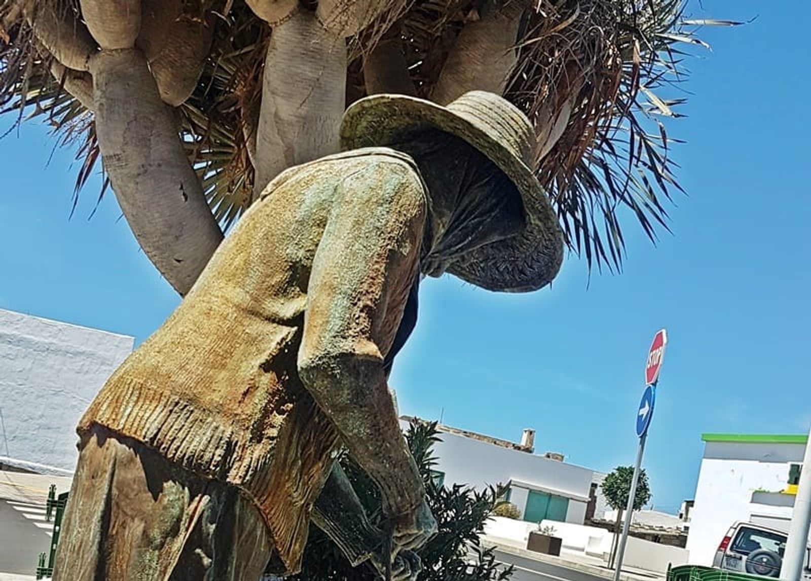 Una escultura homenajea la llegada del agua al sur de Lanzarote