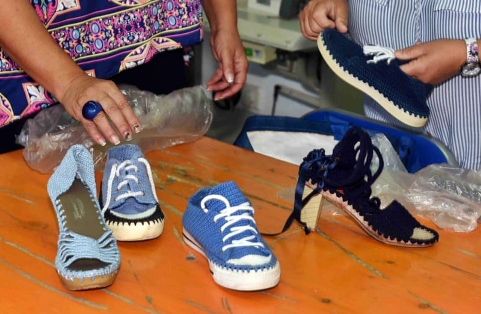San Bartolomé lleva a cabo un taller para aprender a reciclar zapatos