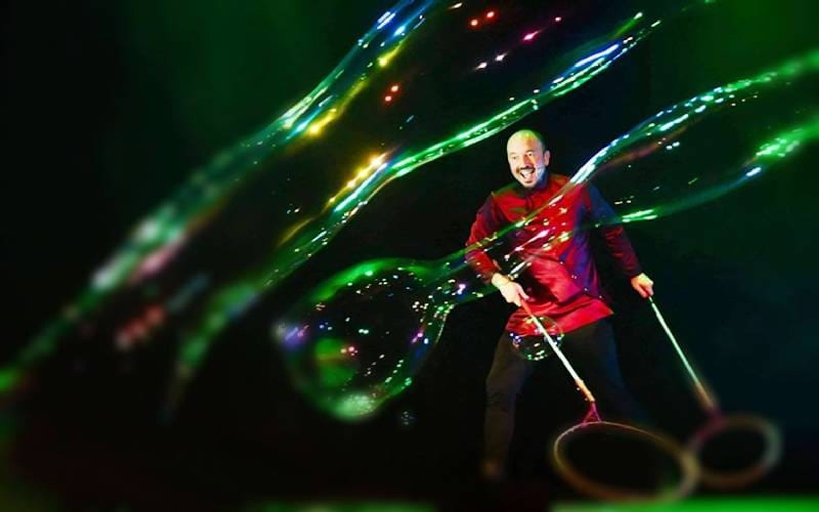 Arrecife propone el espectáculo ‘Magic Bubble’ para toda la familia