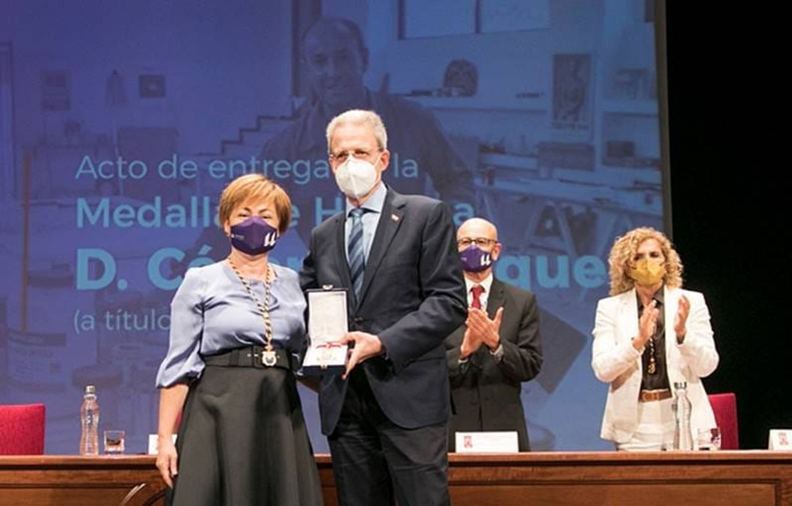 César Manrique, medalla de honor de la Universidad de La Laguna