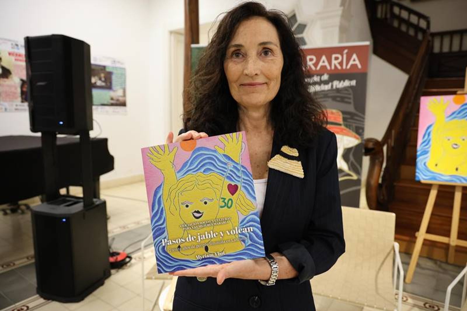 Presentado el libro ‘Pasos de jable y volcán’, ‘obra que recorre 30 años de feminismo en Lanzarote