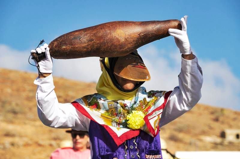 Los Buches revive their traditional street parades in Tías