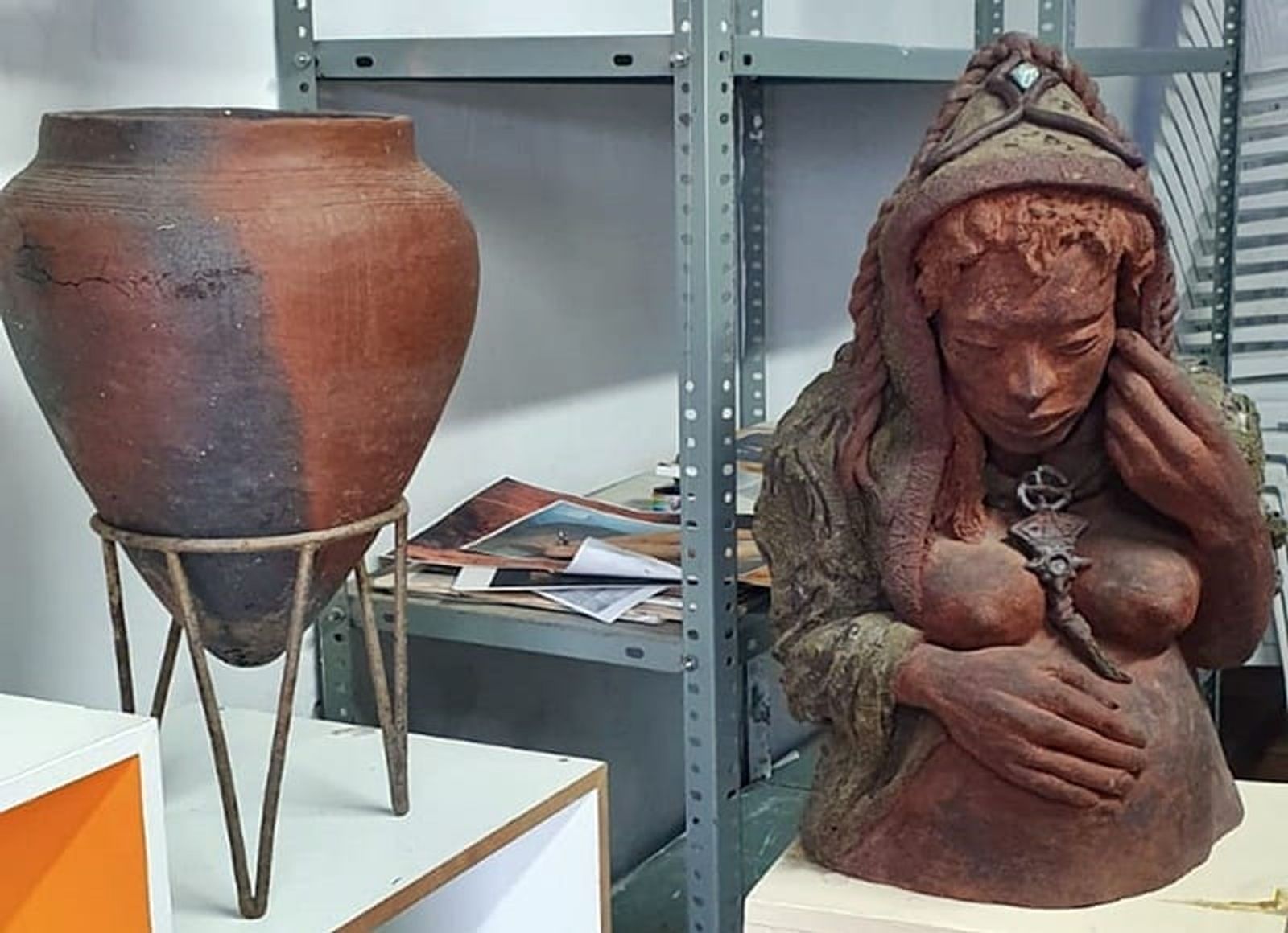 San Bartolomé desarrolla dos talleres para acercar la importancia del trabajo de la artesanía en cerámica