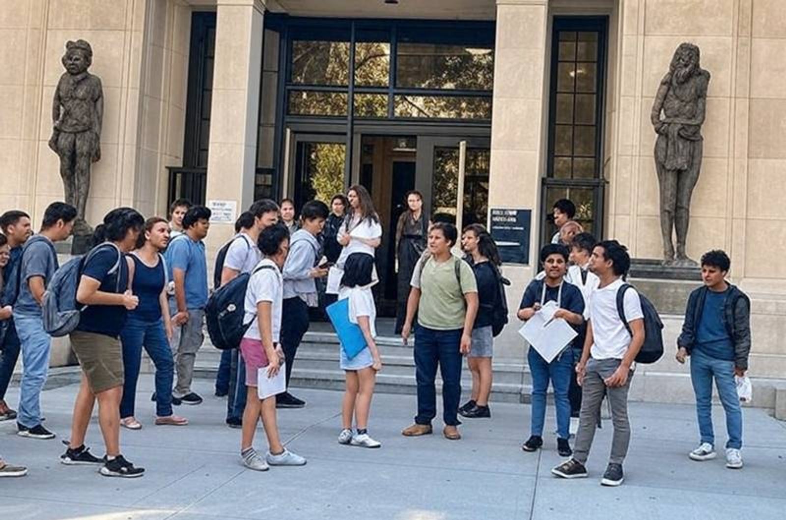 Canarias estudia incluir por fin a los estudiantes de Bellas Artes en su sistema de becas