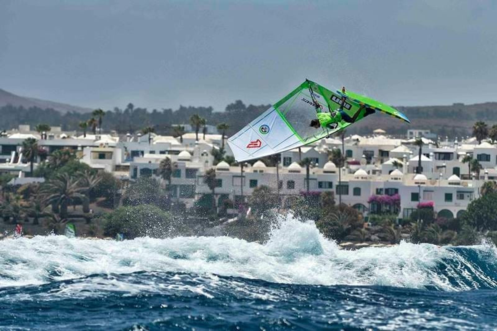 Costa Teguise acoge este sábado una regata en homenaje windsurf