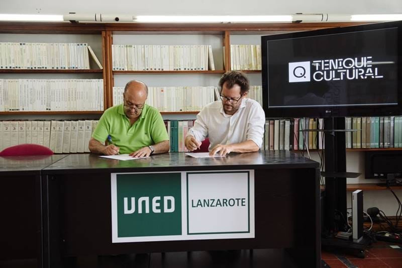 UNED y Tenique Cultural firman un convenio para intensificar el vínculo entre la cultura y la universidad