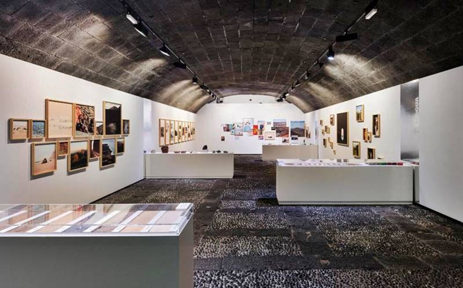 El fotógrafo Rubén Acosta realiza visitas guiadas a su exposición ‘Tours, volcanes y lentejas’