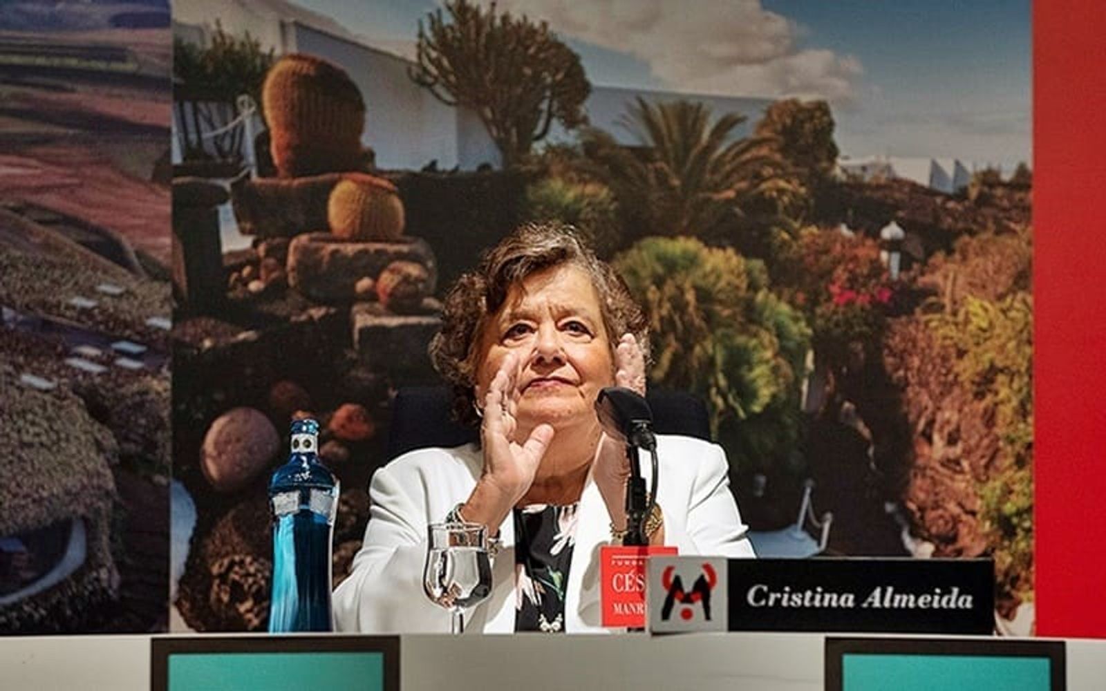 [Vídeo] Cristina Almeida: “La discriminación no desaparece porque lo ponga la Constitución”