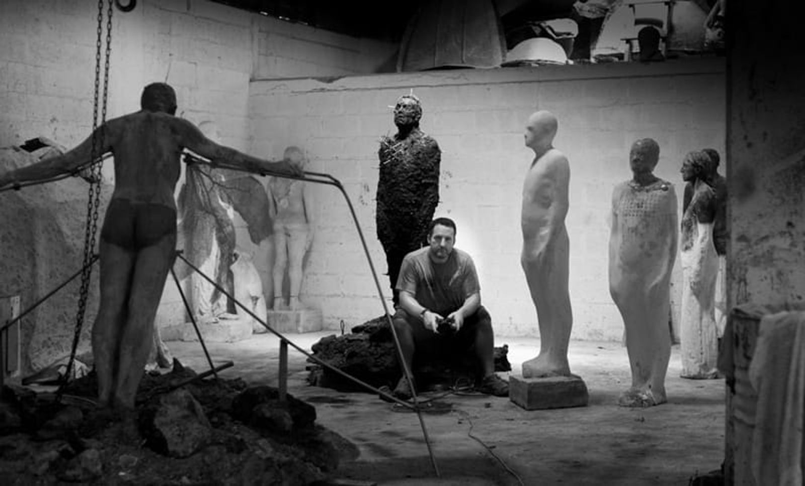 "Belleza abajo, pantomima política arriba" – Por Jason DeCaires