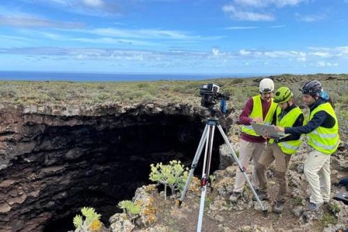 Una nueva expedición científica explora el increíble Tubo Volcánico de La Corona