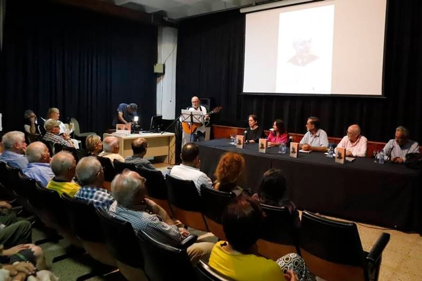 Presentado el libro ‘Juan Reguera Castillo. Docente y artista plástico’