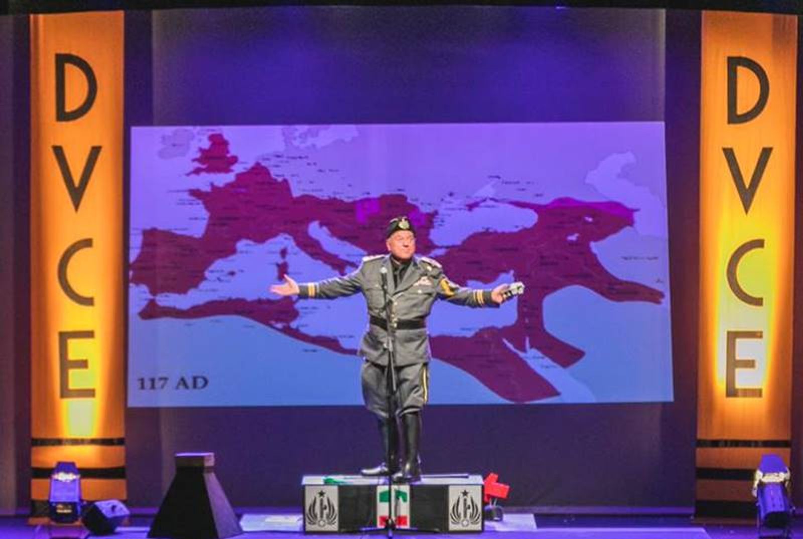 'Yo, Mussolini' - Obra teatral de Leo Bassi 