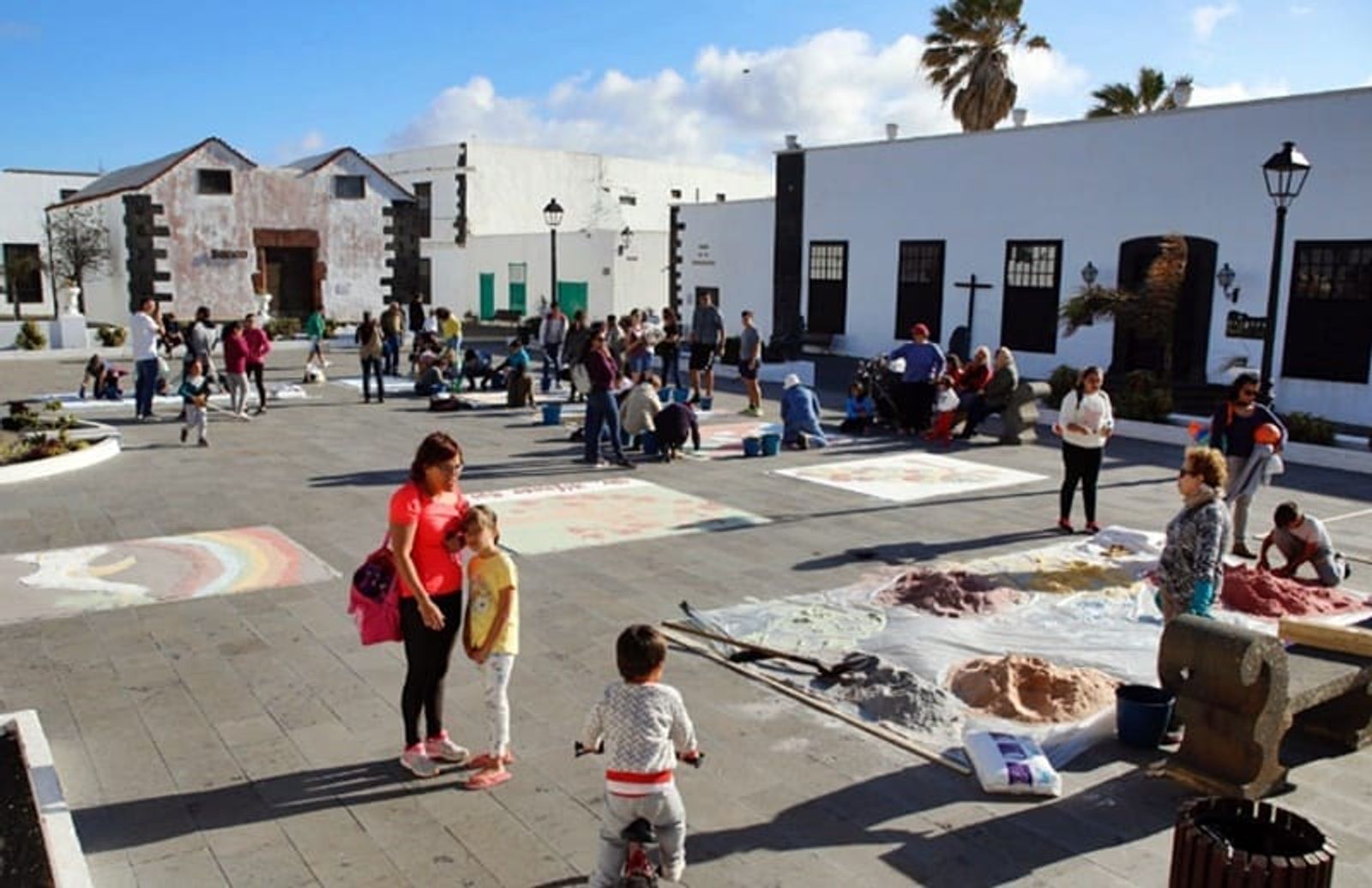Teguise exhibe este miércoles sus tradicionales alfombras de sal
