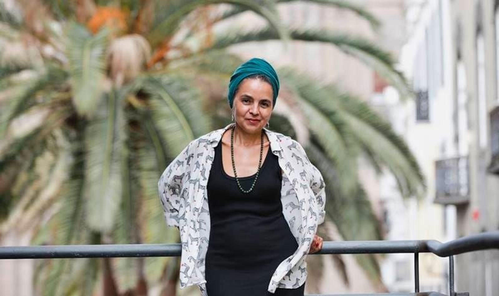 La poeta lanzaroteña Macarena Nieves Cáceres presenta su obra ‘Aquellar de la lluvia’